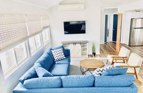 South Beach Haven House | September Openings! 1 house off Beach, 3 Decks with Ocean & Bay Views