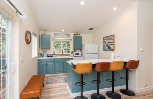 Sequim Cottage | Sequim Escape w/Gas Grill & Deck, Walk to Beach!