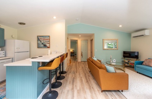 Sequim Cottage | Sequim Escape w/Gas Grill & Deck, Walk to Beach!