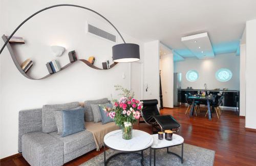 Vouliagmeni Apartment | Serena Calm Pool House