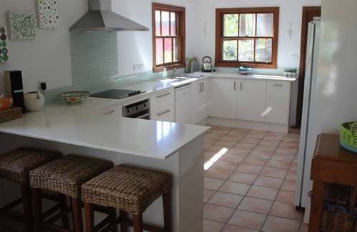 Smiths Lake House | Serendipity on SmithsLake Waterfront Cosy Fireplace Kayaks Pets Amazing Beachesn
