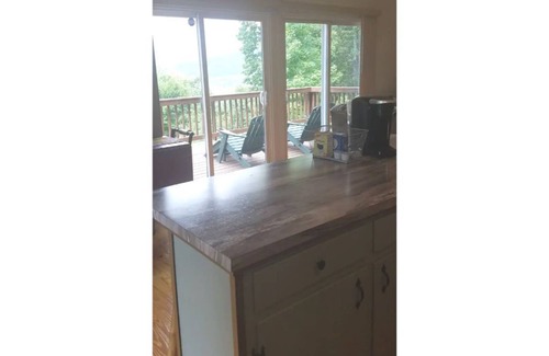 Haywood Cabin | Serendipity with a View. (cozy mountain retreat)