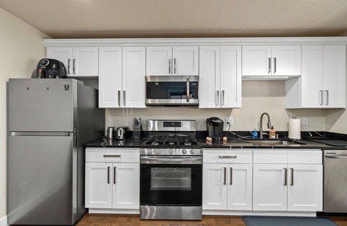 Highline Apartment | Serene 1 bedroom, 1 bath in Seattle