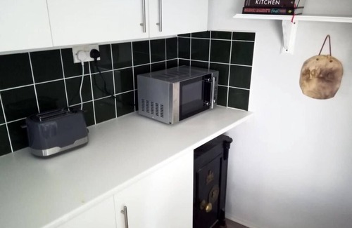 Bampton Cottage | Serene 2-bedroom cottage with WiFi in picturesque Bampton
