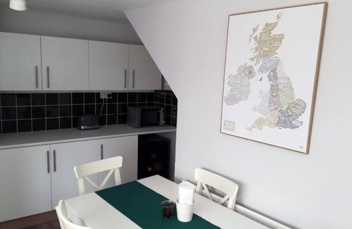 Bampton Cottage | Serene 2-bedroom cottage with WiFi in picturesque Bampton