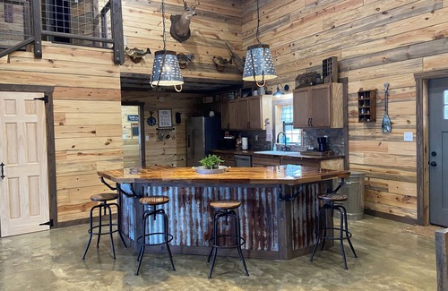 Oil City House | Serene 2 Bedroom with Loft located on Caddo Lake