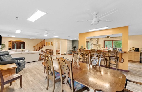 Brodnax House | Serene 22-Acre Country Haven for Families & Groups