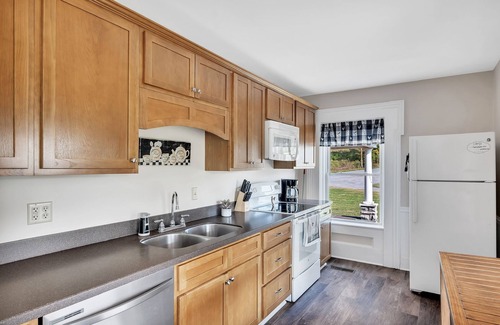 Granville House | Serene 3-bedroom house with WiFi in charming Granville.