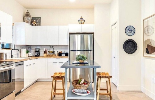 Civano House | Serene 3BR Tree-Lined Modern Retreat