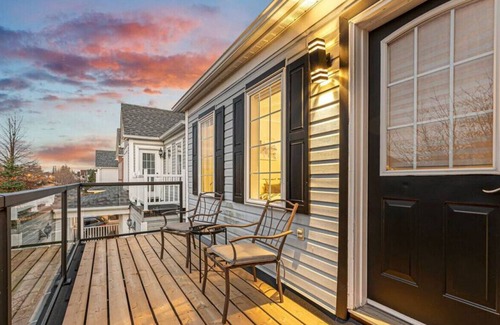 Ajax House | Serene 4BR Oasis Nearby Restaurants 2 WFH Setup
