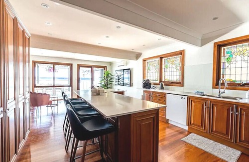 Toukley Villa | Serene 5 BDRM Villa with Pool