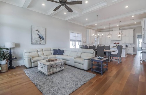 Gulfport House | Serene 5-Bedroom House with Beach Views in Gulfport