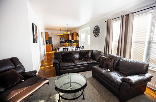 Fox Valley House | Serene 5-Bedroom Retreat, Oswego