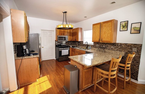 Fox Valley House | Serene 5-Bedroom Retreat, Oswego