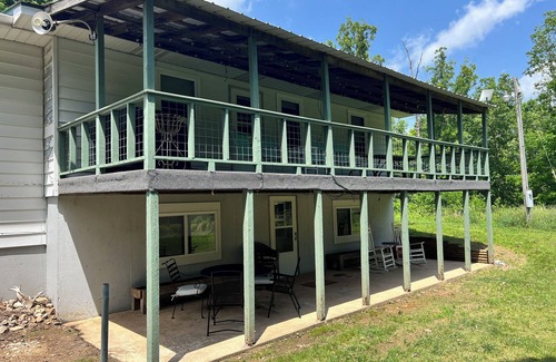 Birch Tree House | Serene and cozy Ozark home - 3 mins to Alley Spring and the Jack's Fork river!