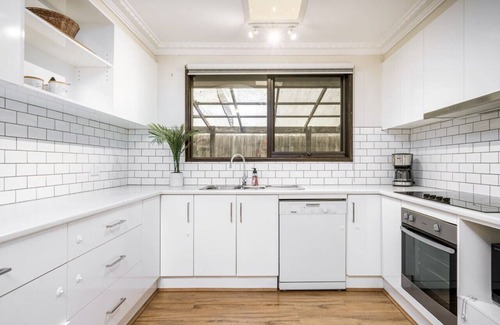 Berwick House | Serene and Spacious Retreat on the Hills