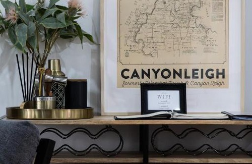 Canyonleigh House | Serene bush cottage with an outdoor spa