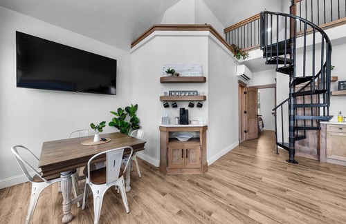 Point House | Serene Cabin with King bed, Loft and Beach! #3