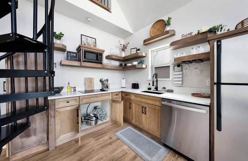 Point House | Serene Cabin with King bed, Loft and Beach! #3