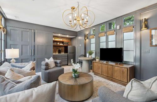 Cannonborough Elliotborough Villa | Serene Cottage with Beautiful Garden and Heated Pool