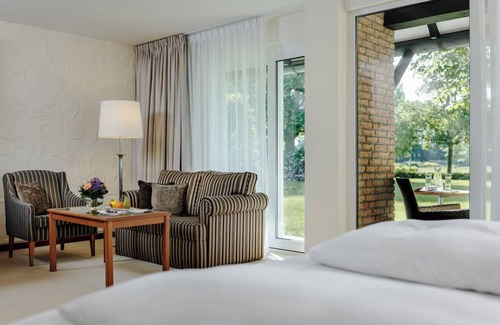 Ootmarsum Hotel | Serene Countryside Room Minutes from Galleries and Cafes - Near Huis Singraven
