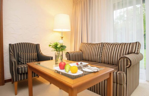 Ootmarsum Hotel | Serene Countryside Room Minutes from Galleries and Cafes - Near Huis Singraven
