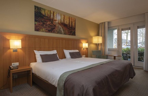 Hoevelaken Hotel | Serene Escape Perfect for Family Adventures Near The Mondriaan House