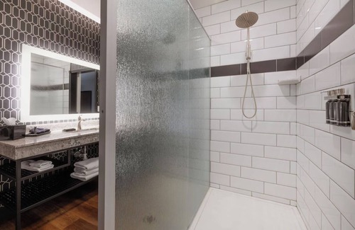 Parker Hotel | Serene Escape with Yoga, Art, Parks & Local Flavor Nearby - 2 Rooms