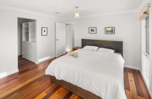 Carwoola House | Serene Farm-Style Escape 4 Bed Home and Private Guest House