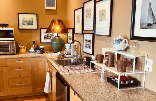 Port Hadlock Apartment | Serene getaway close to the beach with garden for couples or solo adventurers