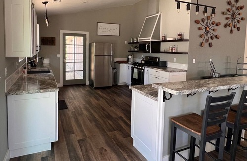 Redding House | Serene Getaway with access to tennis and fitness club