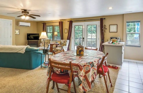 La Center Apartment | Serene Guest Suite w/Forest View + Hot tub. Dog friendly.
