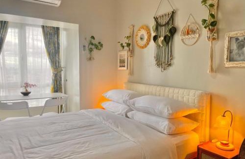 South Triangle Apartment | Serene Haven in Tomas Morato