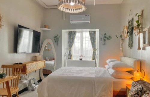 South Triangle Apartment | Serene Haven in Tomas Morato