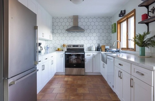 Callicoon House | Serene Haven: Nature, Deck, Views & Fireside Fun