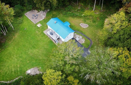 Callicoon House | Serene Haven: Nature, Deck, Views & Fireside Fun