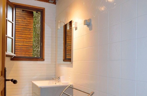 Cussac House | Serene Holiday Home in Cussac with Private Terrace, Barbeque