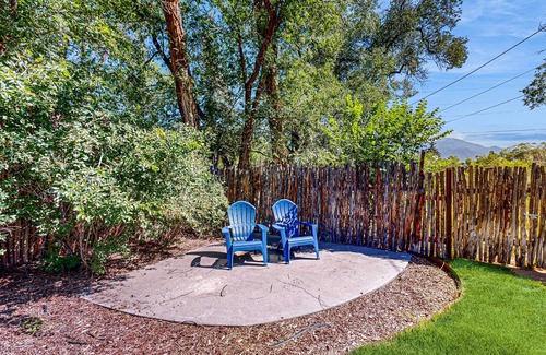 Taos House | Serene home with mountain views & backyard - walk to Taos Plaza