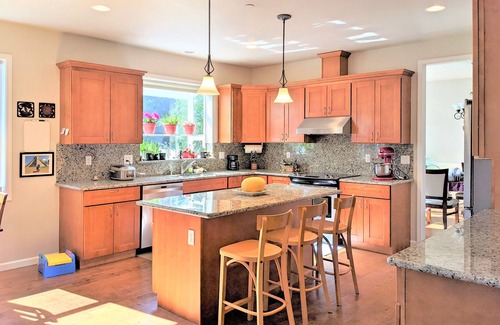 Kenmore House | Serene house with open space in quite neighborhood