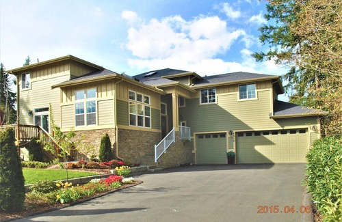 Kenmore House | Serene house with open space in quite neighborhood