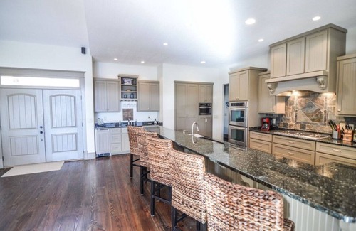 Blairsville House | Serene lakefront property on Nottely Lake in North Georgia Mountains