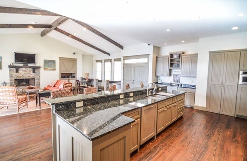 Blairsville House | Serene lakefront property on Nottely Lake in North Georgia Mountains