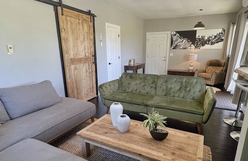 Arlington Cabin | Serene Luxury Cabin Retreat - Hot Tub, Fire Pit, Patio, Close to Trails/ River