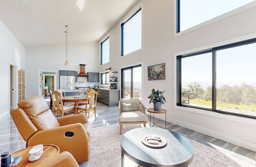 Cedaredge House | Serene mountain retreat with panoramic views & family-friendly amenities