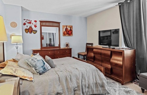 Radnor - Fort Myer Heights Condo | Serene Oasis with Abundant Natural Light: Your Arlington, VA Condo Retreat