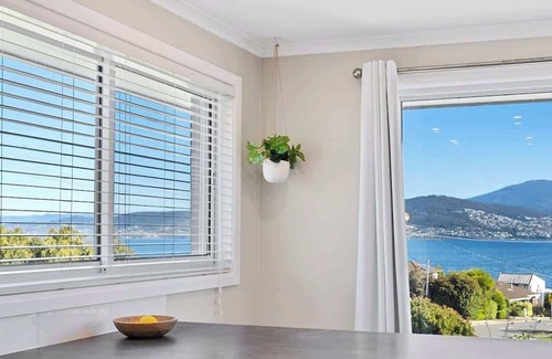Tranmere House | Serene Oceana - Savoring the gentle Tassie breeze