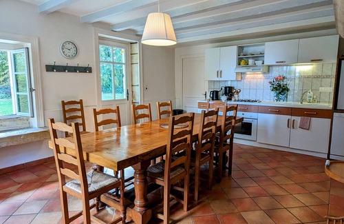 Saint-Loup-Nantouard Cottage | Serene retreat with private pool and tennis in the heart of nature