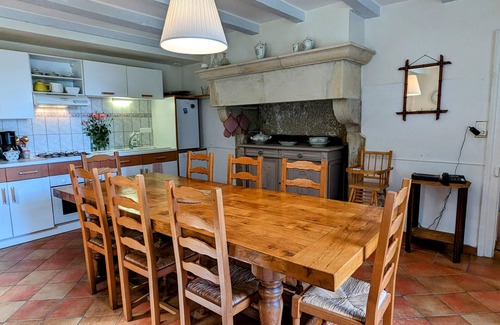 Saint-Loup-Nantouard Cottage | Serene retreat with private pool and tennis in the heart of nature