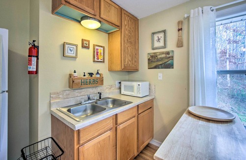 Gallatin Cabin | Serene Rusk Escape w/Shared Yard & Fire Pit!