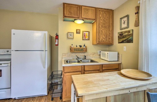 Gallatin Cabin | Serene Rusk Escape w/Shared Yard & Fire Pit!